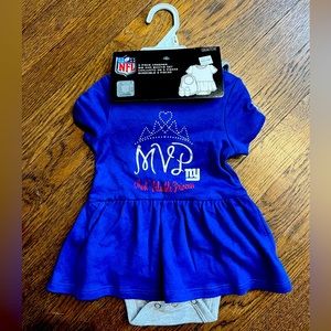 Brand new 3-piece baby girl NY Giants set. Size 3-6 months.